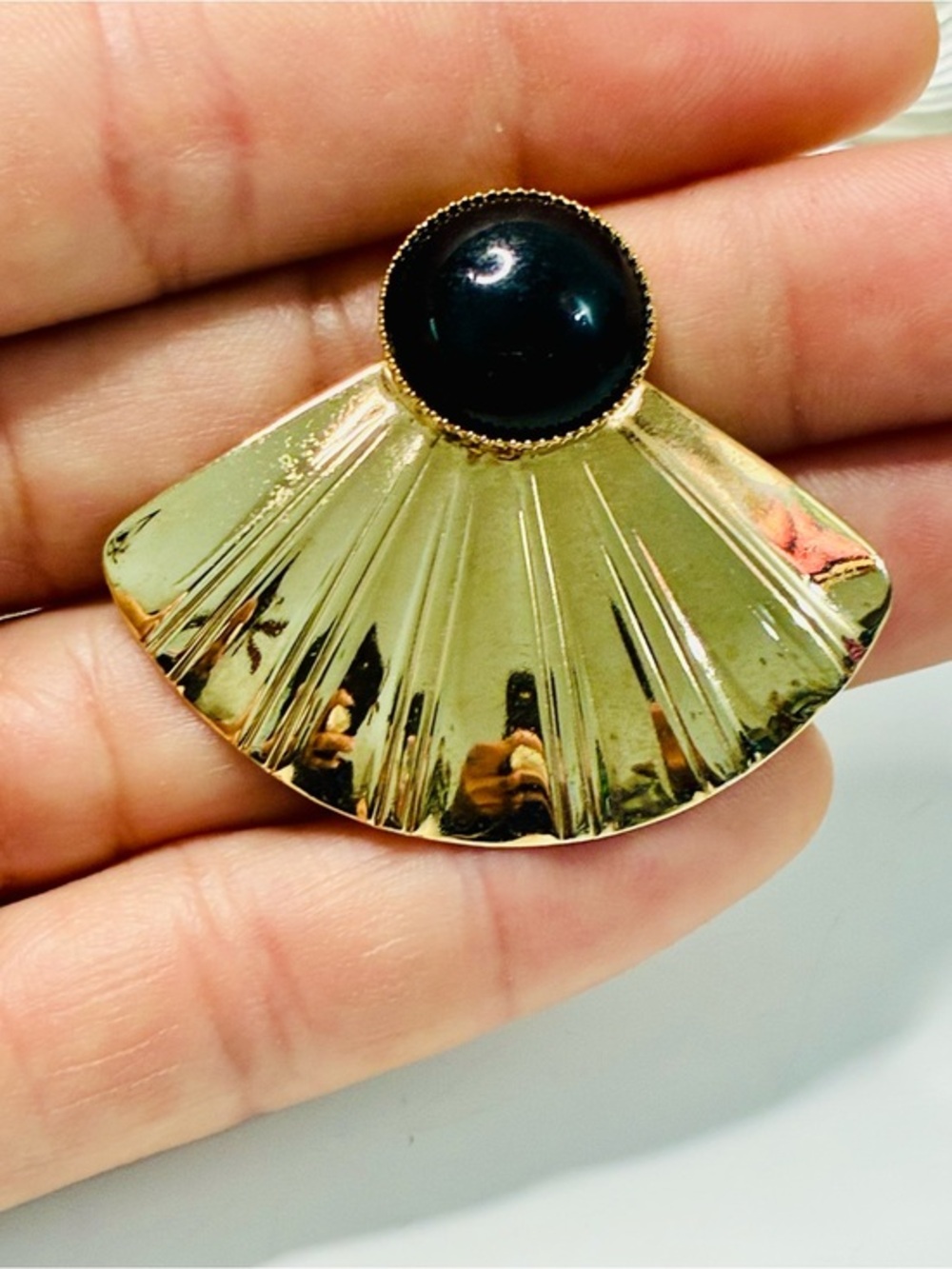 VTG Gold Fan-Shaped Brooch with Black Cabochon Effortlessly Easy Every Day Chic